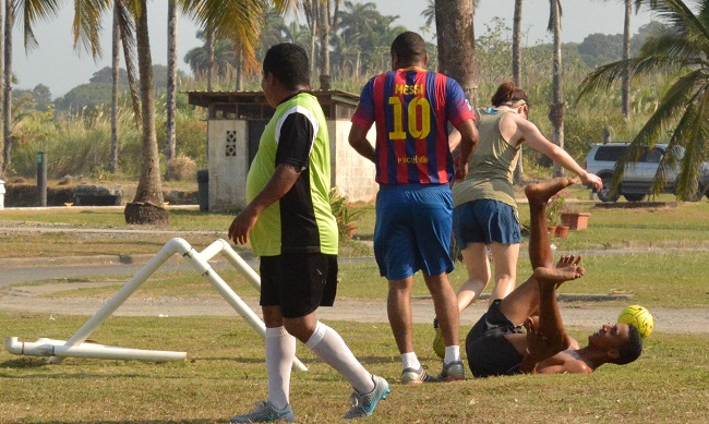 files/content/rdw/Logbook Photos/16-04-04Soccer2.jpg files/content/rdw/Logbook Photos/16-04-04Soccer2.jpg